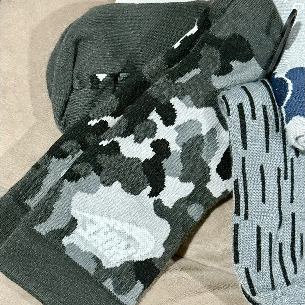 New Women’s Nike Camouflage and Striped Socks - Picture 2 of 5